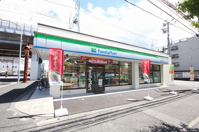 コンビニ　ファミリーマート（コンビニ）まで55m