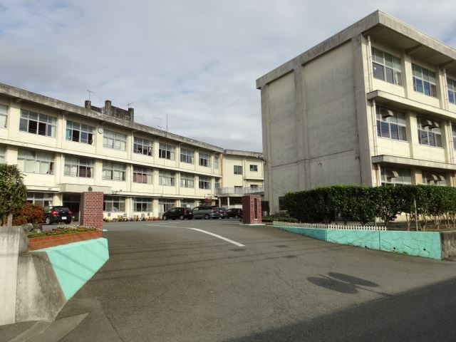 中学校　市立富士根南中学校（中学校）まで4200m