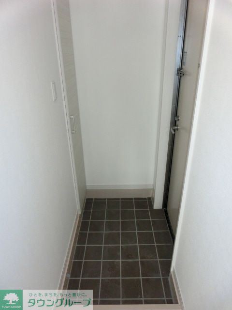 玄関　玄関下駄箱あり