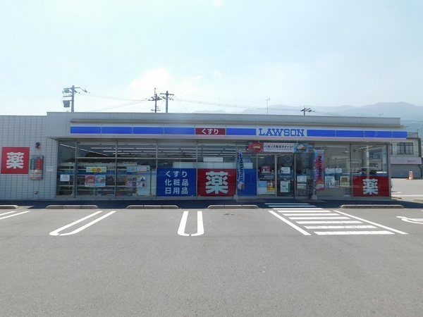コンビニ　ローソン四国中央中曽根町溝又店（コンビニ）まで905m