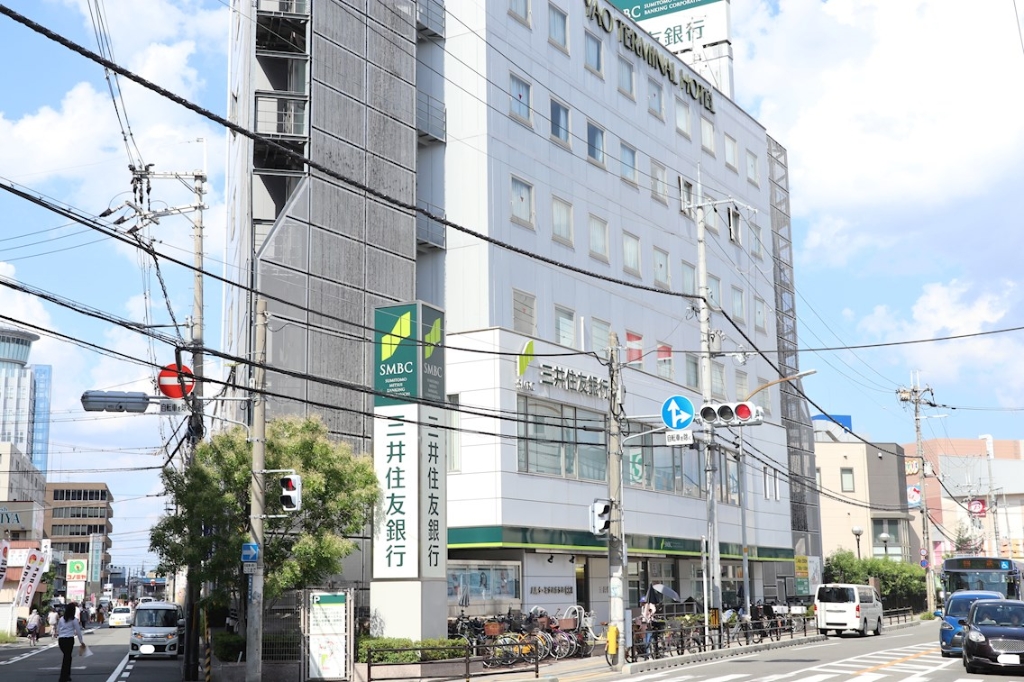 銀行　三井住友銀行八尾支店（銀行）まで1211m