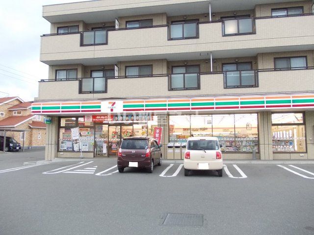 コンビニ　セブンイレブン千歳勇舞店（コンビニ）まで670m