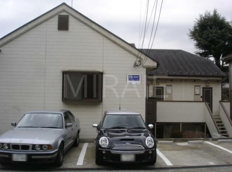 建物外観　駐車場