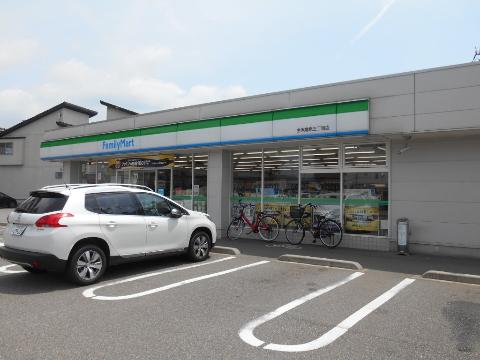 コンビニ　ファミリーマート金沢増泉三丁目店（コンビニ）まで682m
