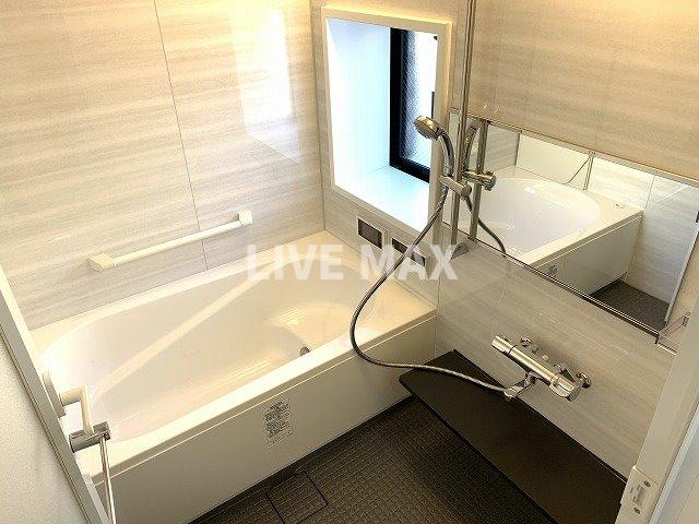 バス・シャワールーム　※別部屋のお写真となります。