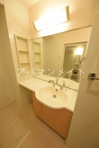 洗面設備　シャワー洗面台です！