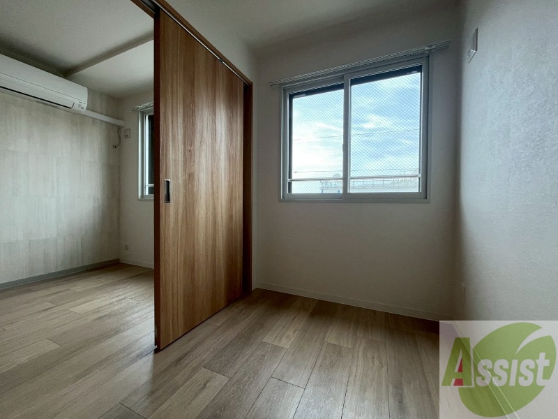 その他部屋・スペース　こちらのお部屋は光が差し込む、温かみのあるお部屋です。