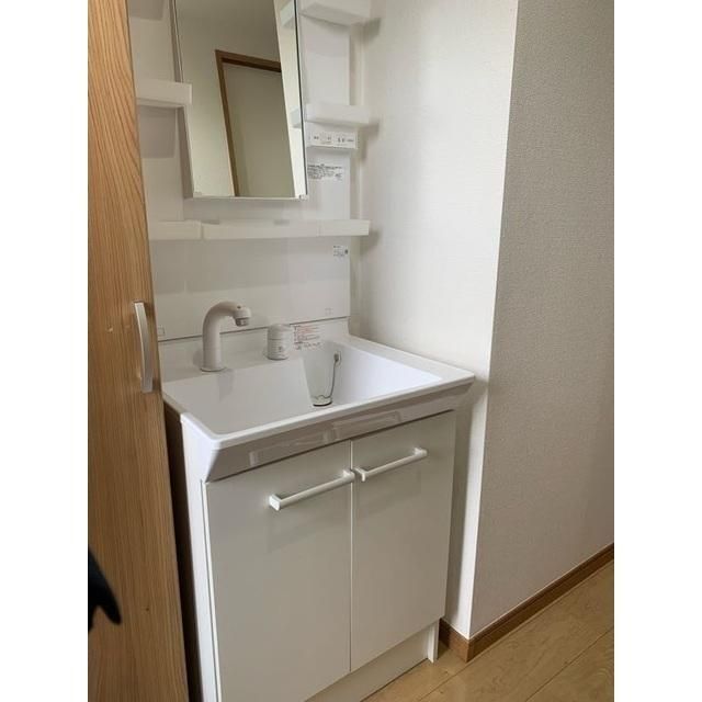 洗面設備　コンパクトで使いやすい洗面所