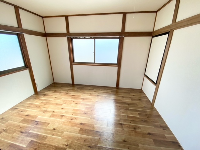 眺望　2階6帖の洋室は東面と南面に窓がございます。