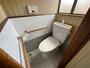 トイレ　手すり付きのトイレです