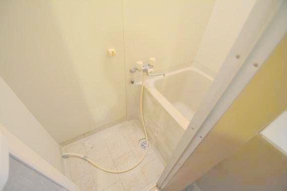 バス・シャワールーム　ゆったりと入るなら、お風呂とトイレとは別々が嬉しいですよね。