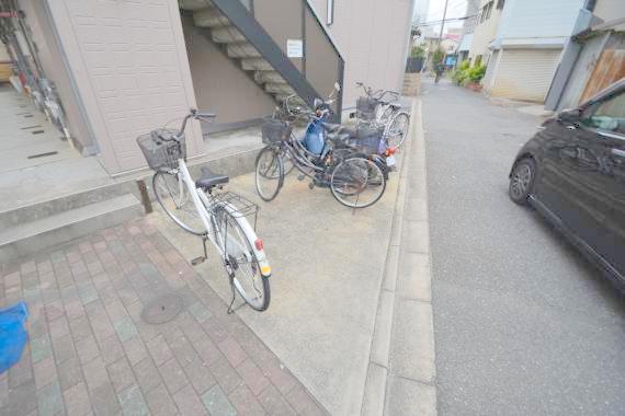 駐車場　あなたの大事な自転車も安心してとめることができますね。