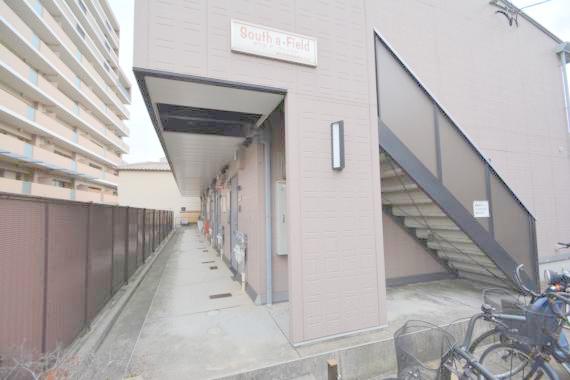 エントランス　エントランス周辺はいつもキレイに片付けられています。