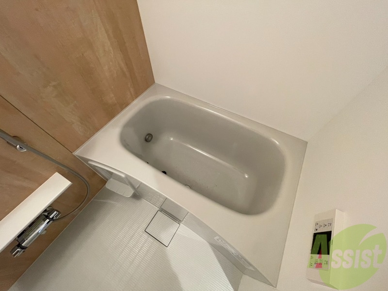 バス・シャワールーム　浴槽付きのお風呂です。ここで一日の疲れを癒しましょう。
