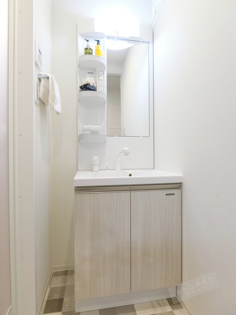 洗面設備　同マンション内他居室写真になります。