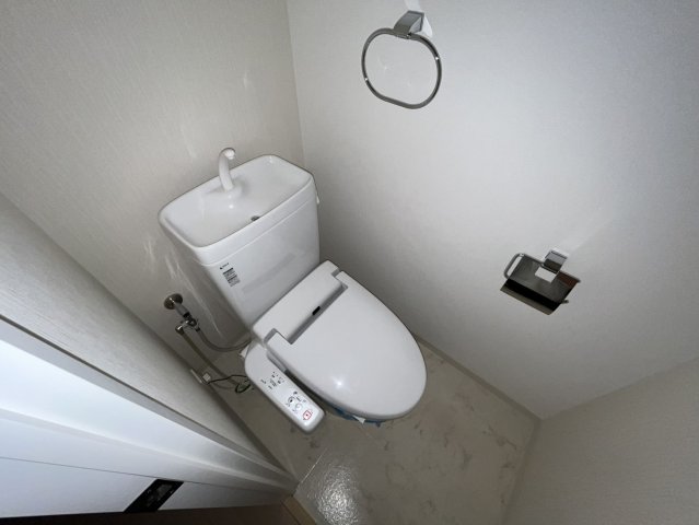 トイレ　同物件別部屋写真