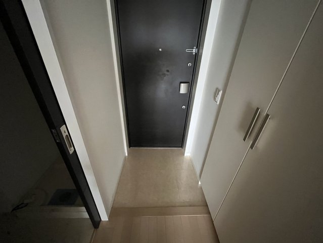 玄関　同物件別部屋写真