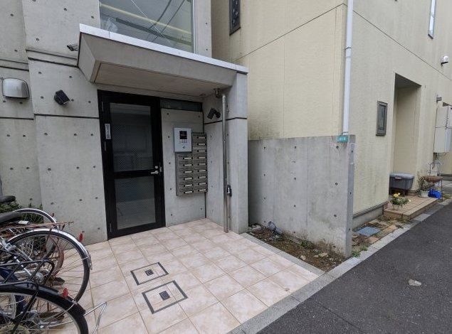 エントランス　毎日通るエントランスはこんな感じです♪