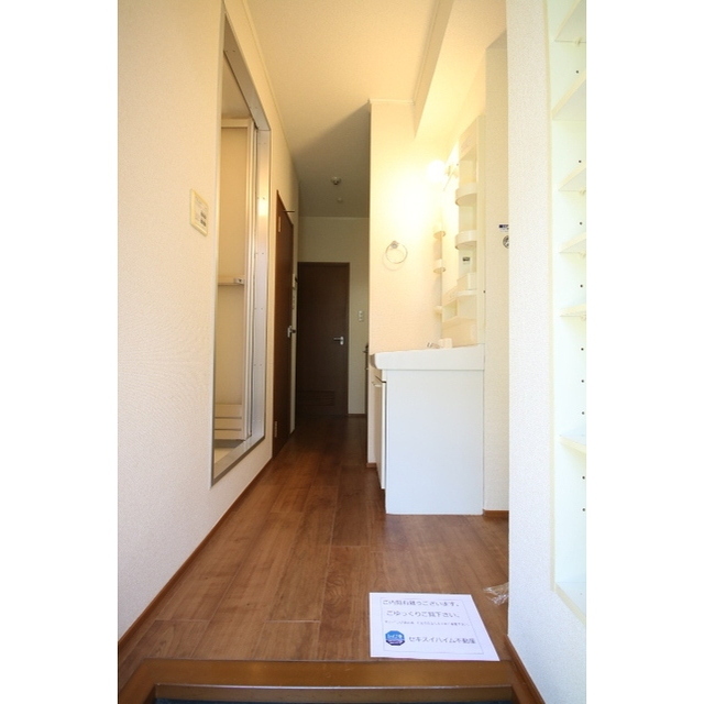 玄関　※別部屋参考写真です。