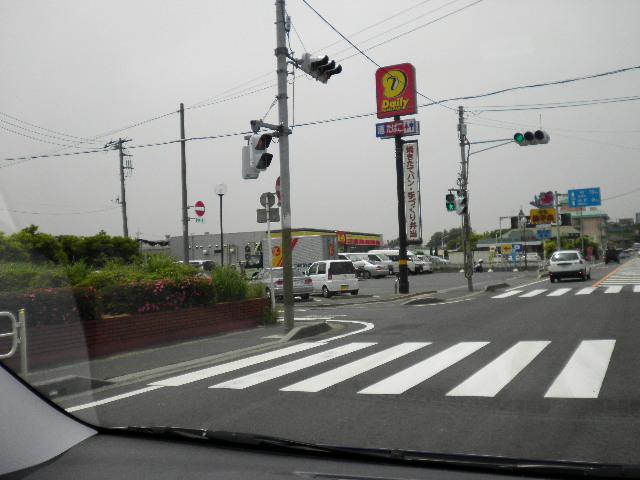 コンビニ　デイリ ヤマザキ市川下貝塚店（コンビニ）まで577m