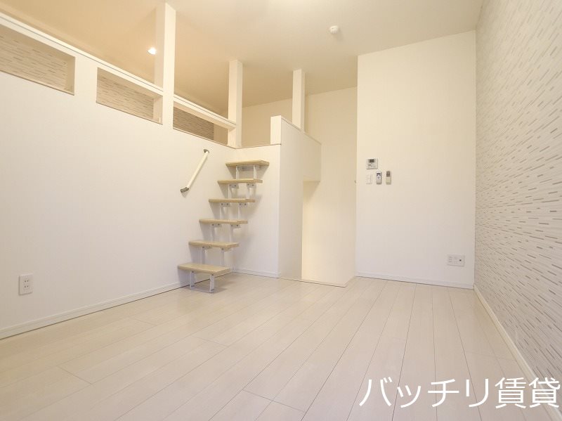 居室・リビング　別号室タイプの為、現状を優先致します。