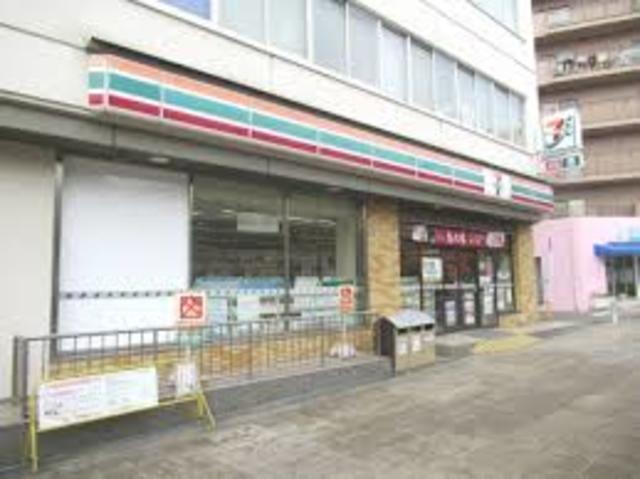 コンビニ　セブンイレブン阪急岡町駅前店（コンビニ）まで486m