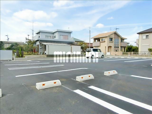 駐車場　広めの駐車場でラクラク駐車。