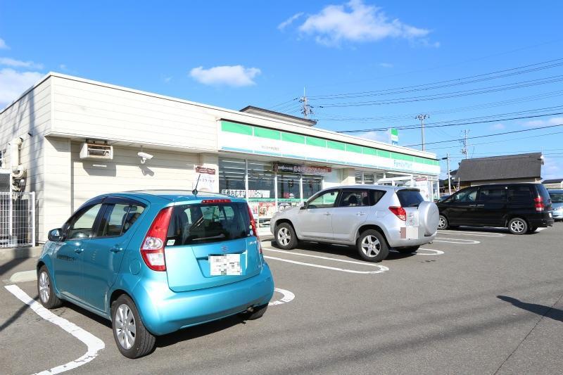 コンビニ　ファミリーマート寺内神屋敷店（コンビニ）まで450m