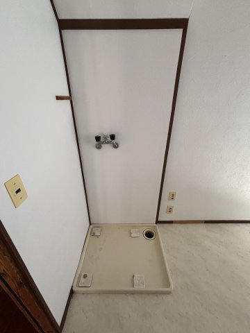 洗面設備　洗濯機置き場はキッチンにあります