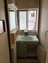 洗面設備　お風呂、トイレの間に洗面台があります