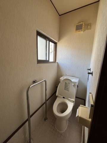 トイレ　トイレは奥行きがあります