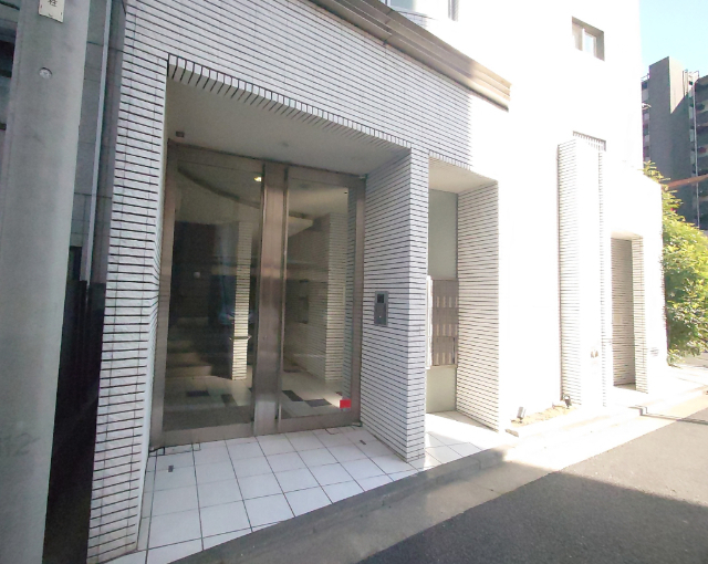 エントランス　モニター付きオートロックあります