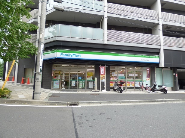 コンビニ　ファミリーマート横浜戸部七丁目店（コンビニ）まで136m