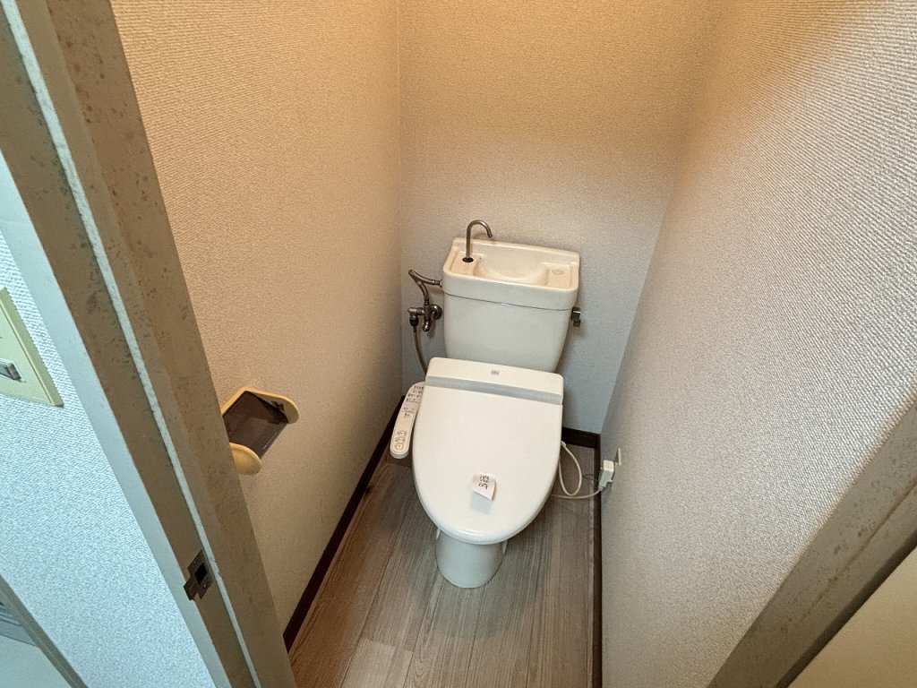 トイレ　嬉しいウォシュレット完備