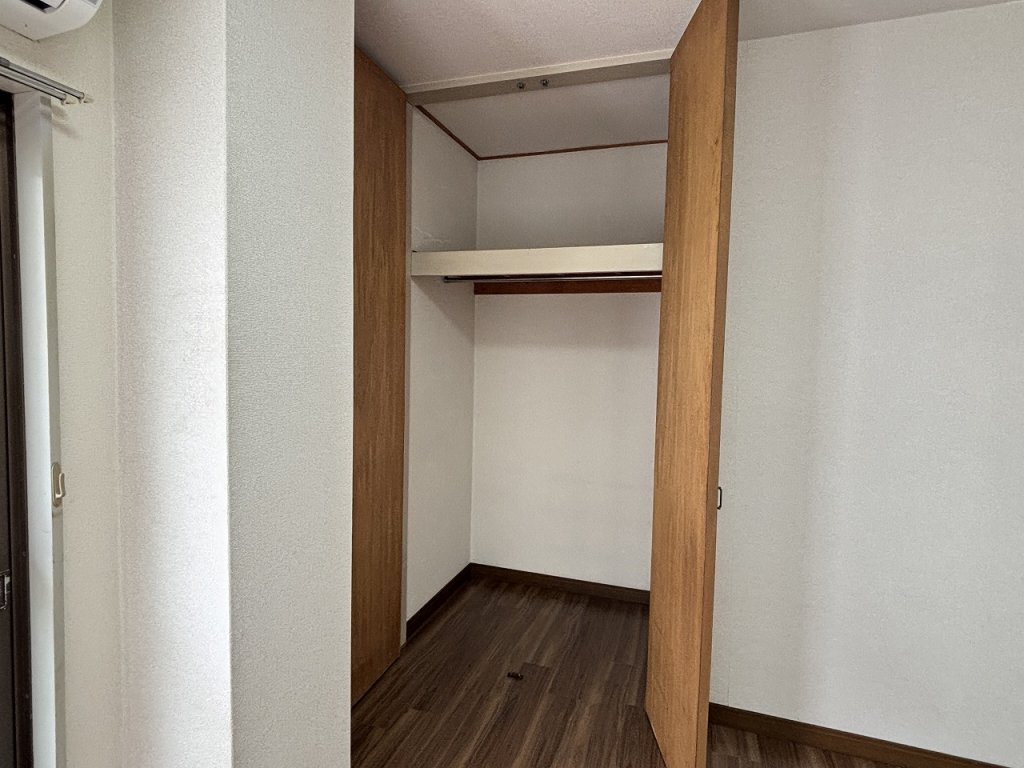 収納　奥行きのあるクローゼット収納
