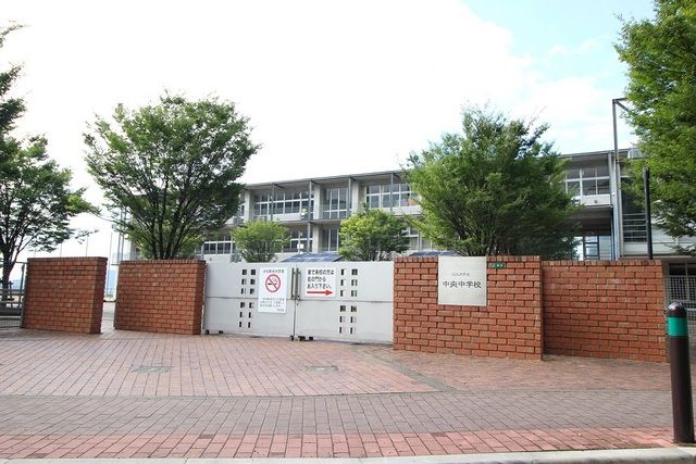 中学校　北九州市立中央中学校（中学校）まで558m