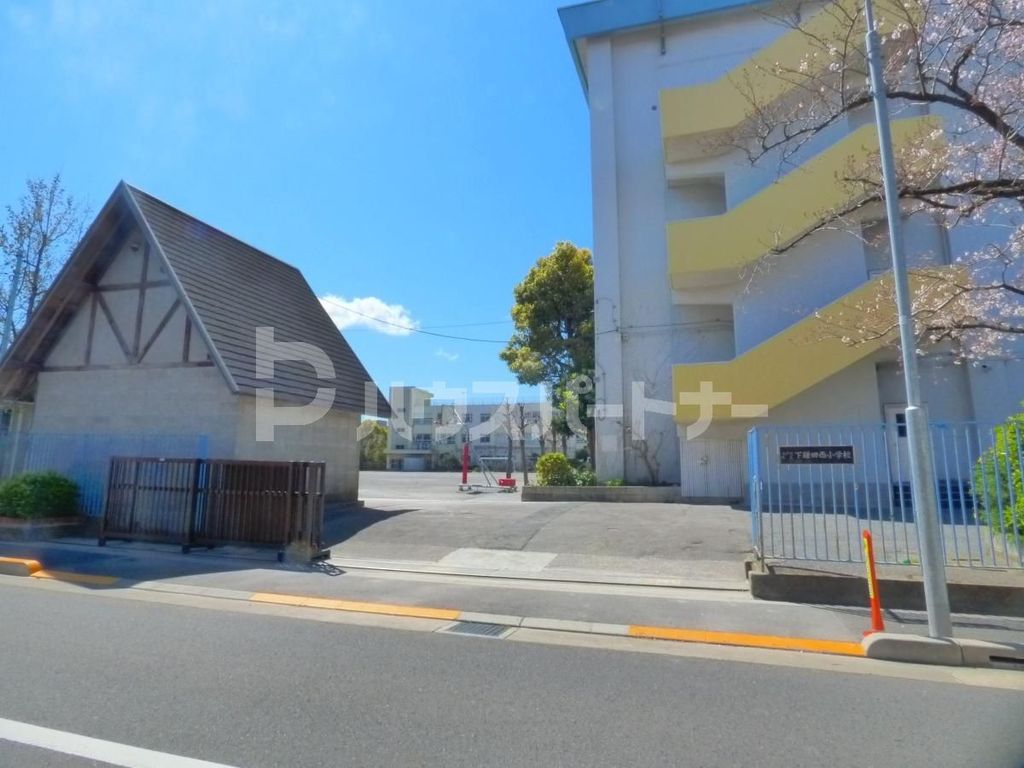 小学校　江戸川区立下鎌田西小学校（小学校）まで410m