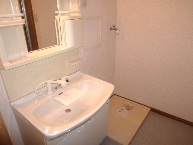 洗面設備　シャンプードレッサーの独立洗面台です。