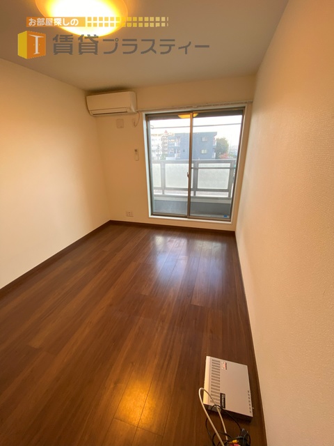 居室・リビング　日当たり良好の明るいお部屋です