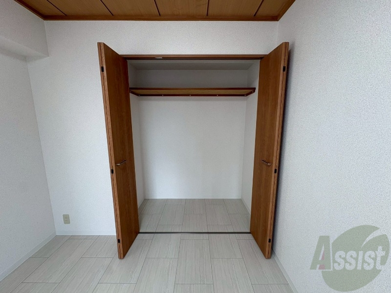 収納　上のほうにはあまり使わないものをしまっておくと良さそう。