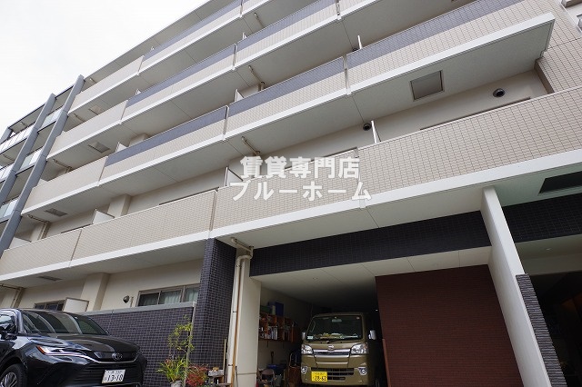 建物外観　鉄筋コンクリート造6階建て！