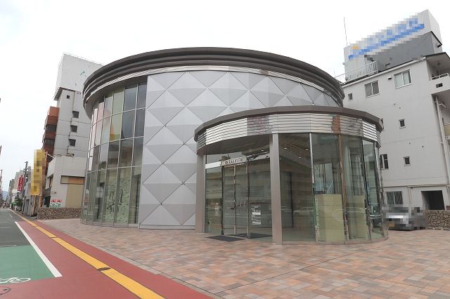 銀行　高知信用金庫下街支店（銀行）まで266m