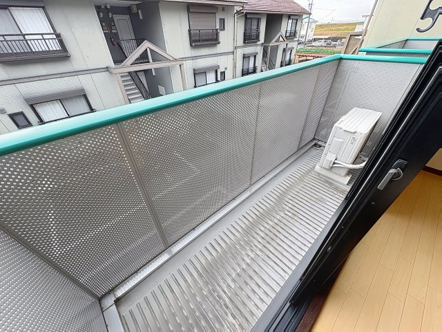 バルコニー　掲載写真は同型モデルを掲載しており実際のお部屋と仕様等が異な