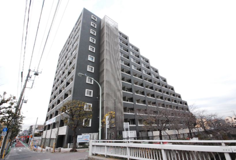 建物外観　★外壁タイル張り、重厚感のある外観★