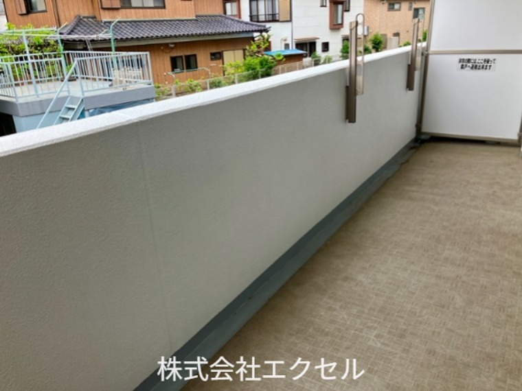 バルコニー　バルコニーも広々としており、洗濯もラクラクこなせます。
