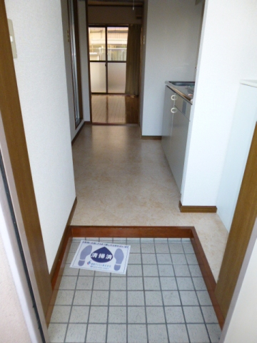玄関　※写真は他号室です