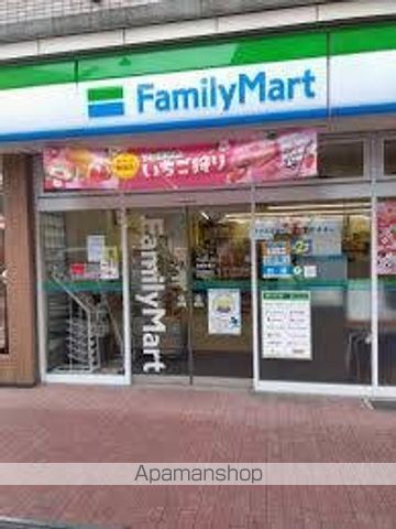 コンビニ　ファミリーマート練馬駅前店（コンビニ）まで121m