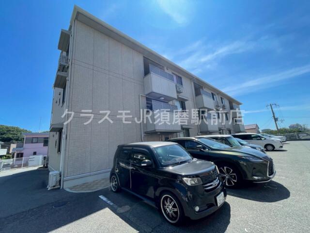 建物外観　玄関からです