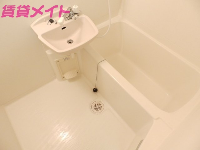 バス・シャワールーム　同物件別部屋の写真
