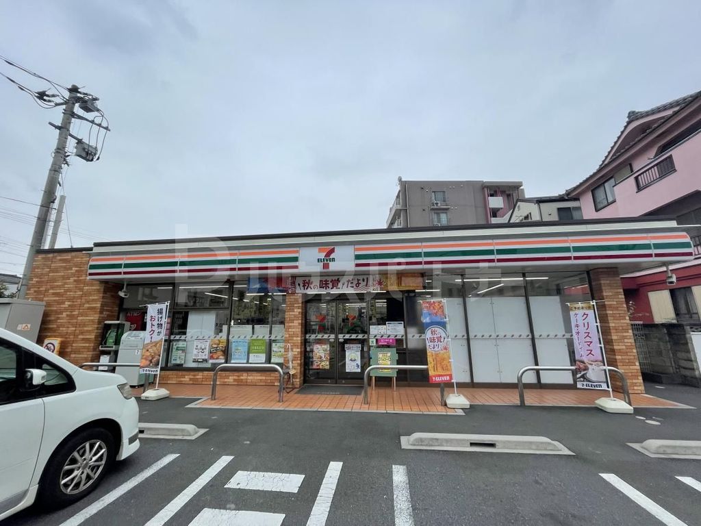 コンビニ　セブンイレブンさいたま日進駅東店（コンビニ）まで120m
